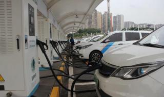 几十辆电车抢1个充电桩