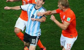 阿根廷球迷庆祝巴西淘汰