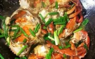 小螃蟹怎么做好吃,酱炒小螃蟹的家常做法 青蟹怎么做好吃又简单